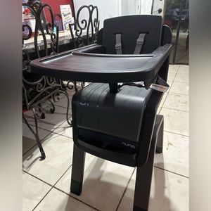 Nuna Zaaz Highchair